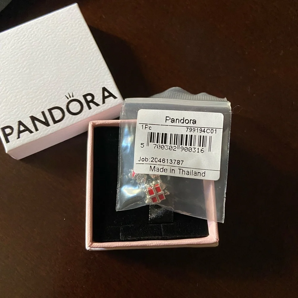 Pandora Disney Mickey Mouse and Minnie Mouse Present Charm - Picture 2 of 4